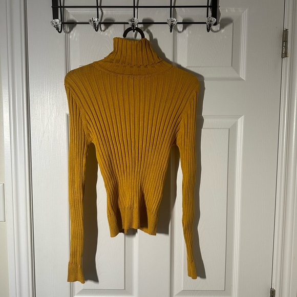 NWT Zara Yellow Turtleneck Longsleeve - Picture 2 of 3